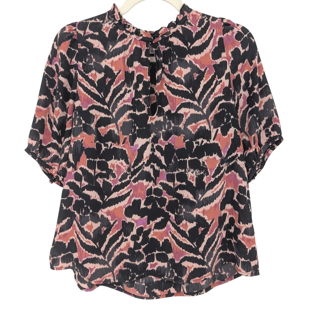 Evereve Short Sleeve Satin Blouse S Black Ruffle Neck Abstract Animal Print Boho